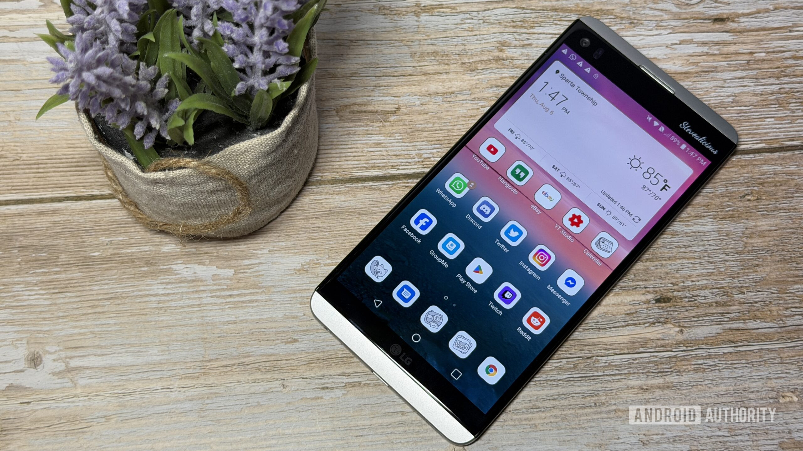 5 feature smartphone da recuperare nel 2026: jack audio, batteria, microSD