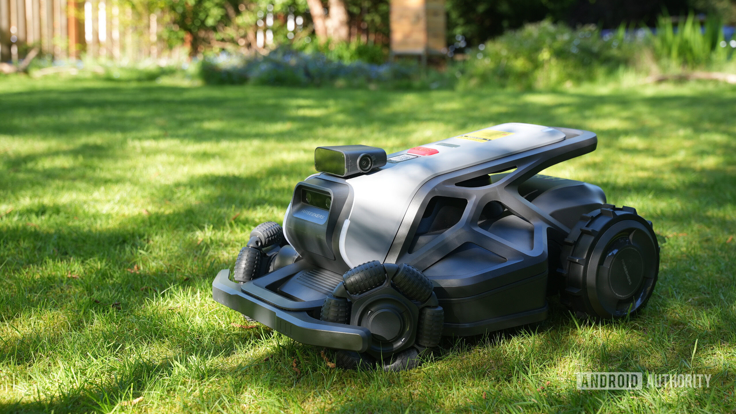 Airseekers Tron: il robot tosaerba che taglia e mulcia, ma ha dei difetti