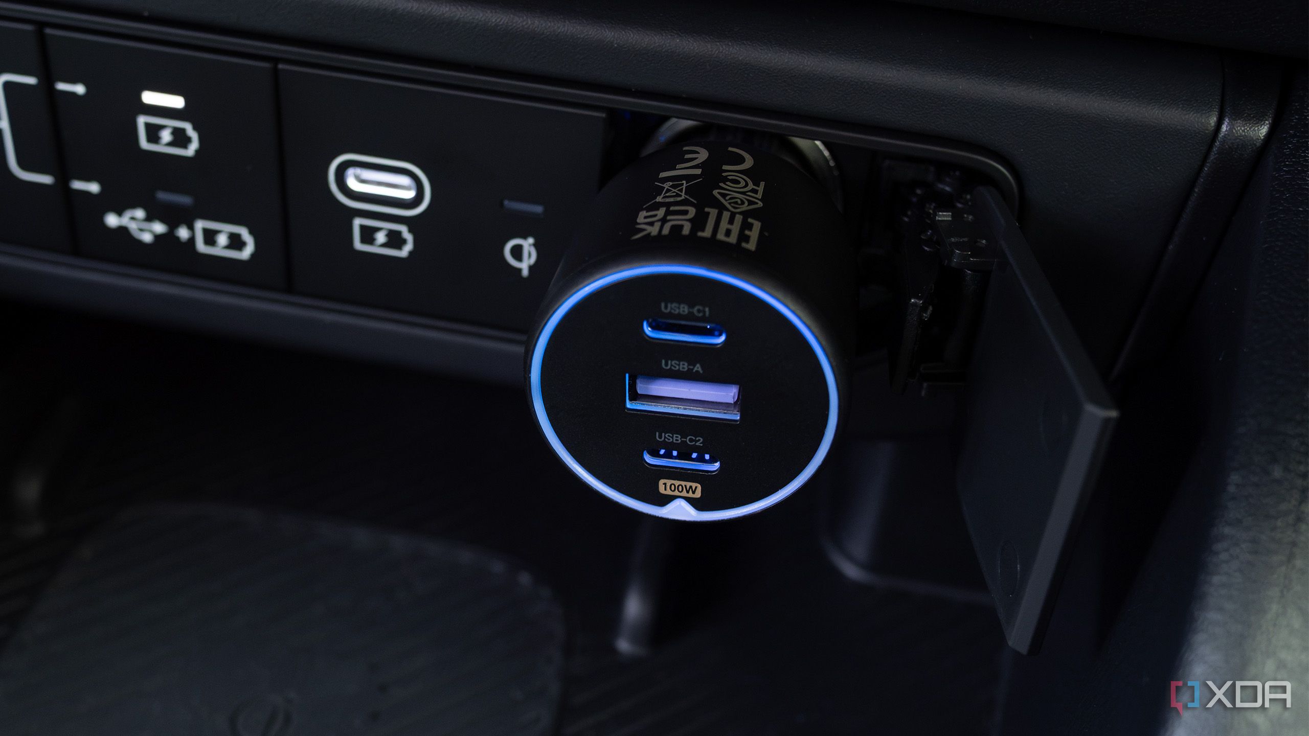 Caricabatterie auto USB-C 100W: come risolvere il problema della ricarica lenta in auto