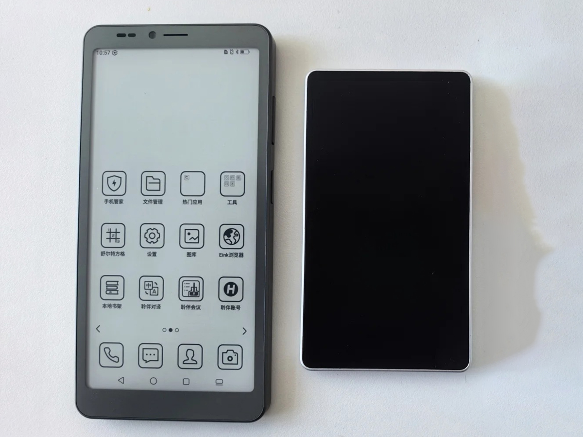 Hisense A10: foto reali svelano il display e-ink rimovibile