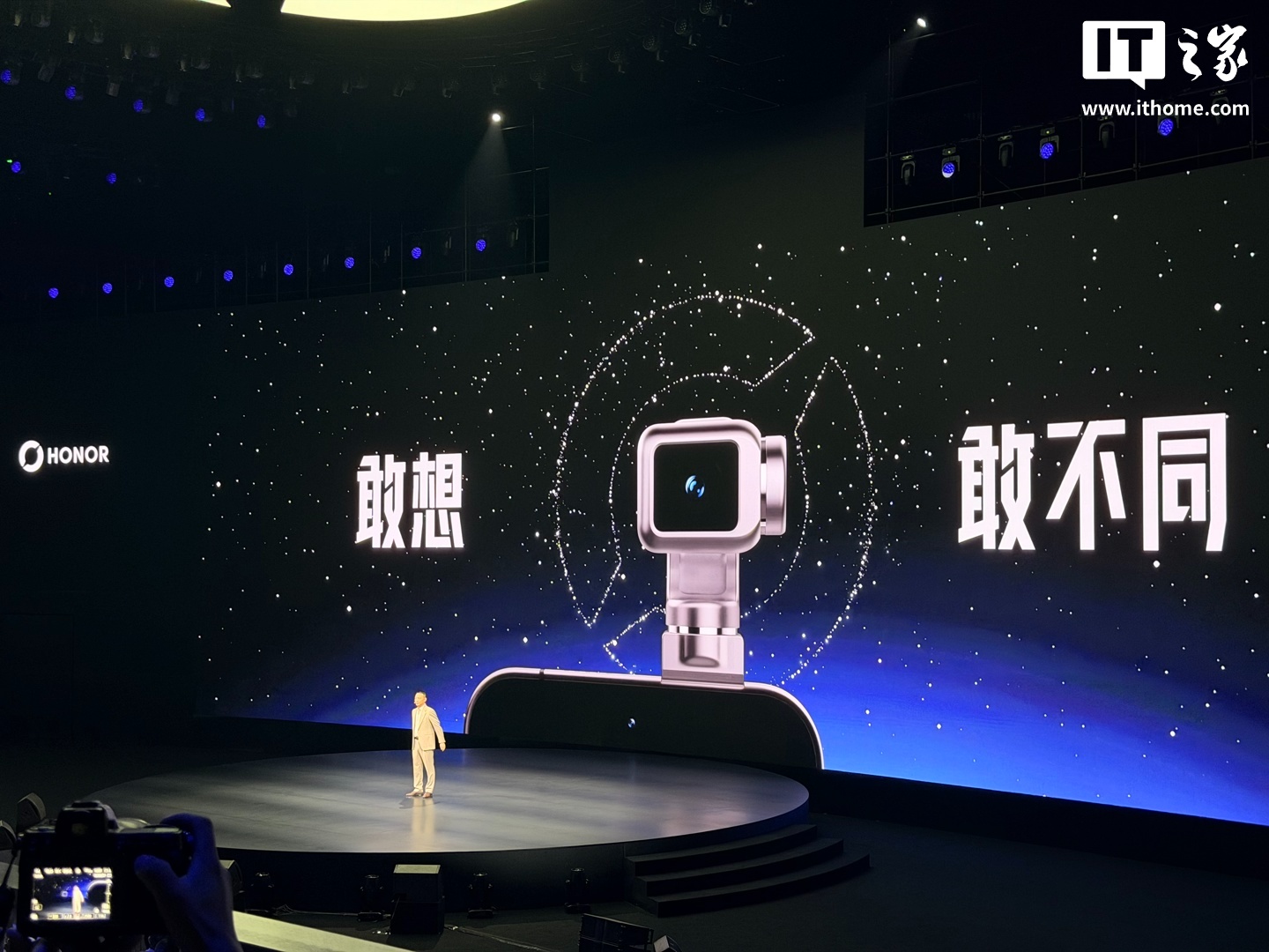 Honor Robot Phone ufficiale: il primo smartphone robot al mondo