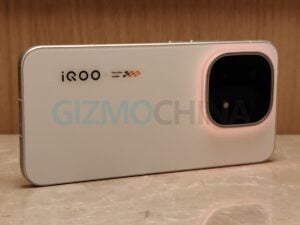 iQOO 16: tripla fotocamera da 50MP, il salto che non t'aspetti