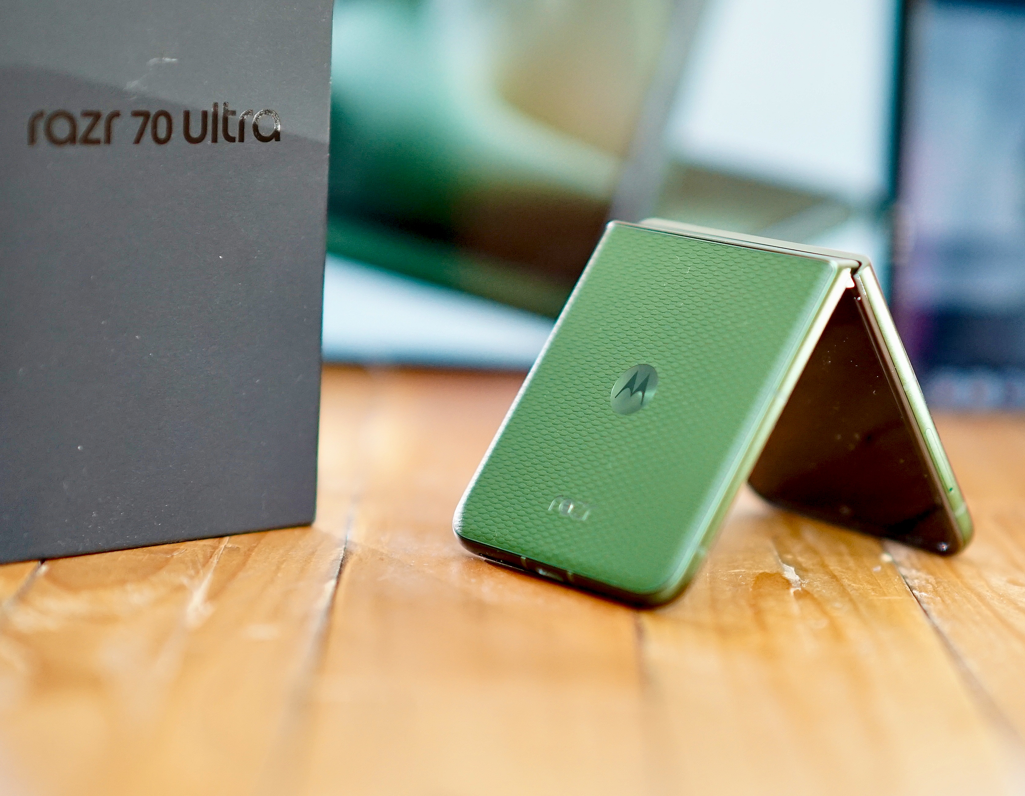 Motorola Razr+ 2026: il bluff degli aggiornamenti europei