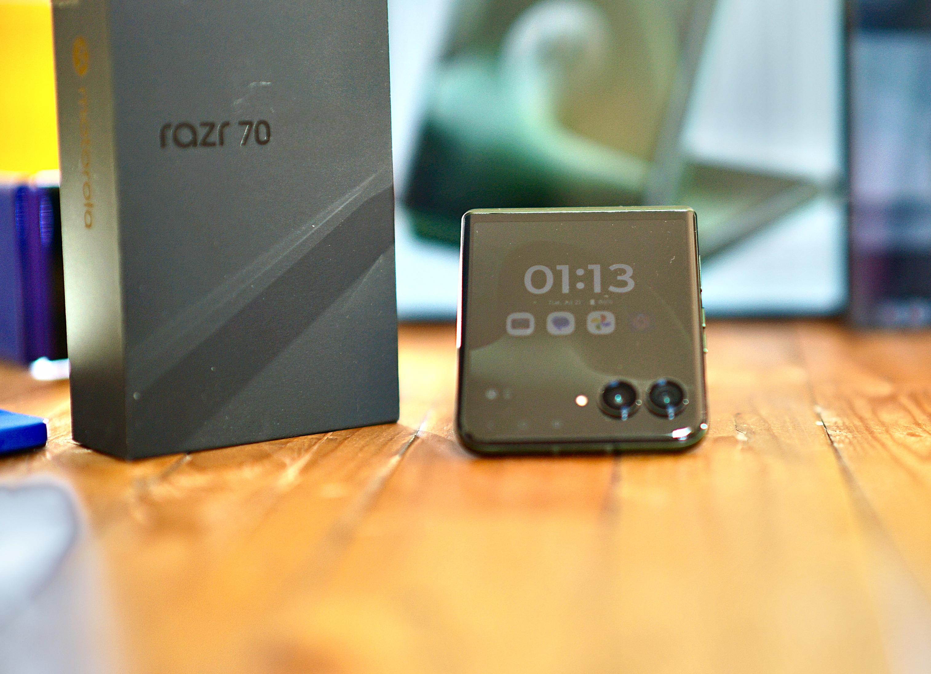 Motorola Razr+ 2026: il pieghevole low-cost che sfida l'Ultra