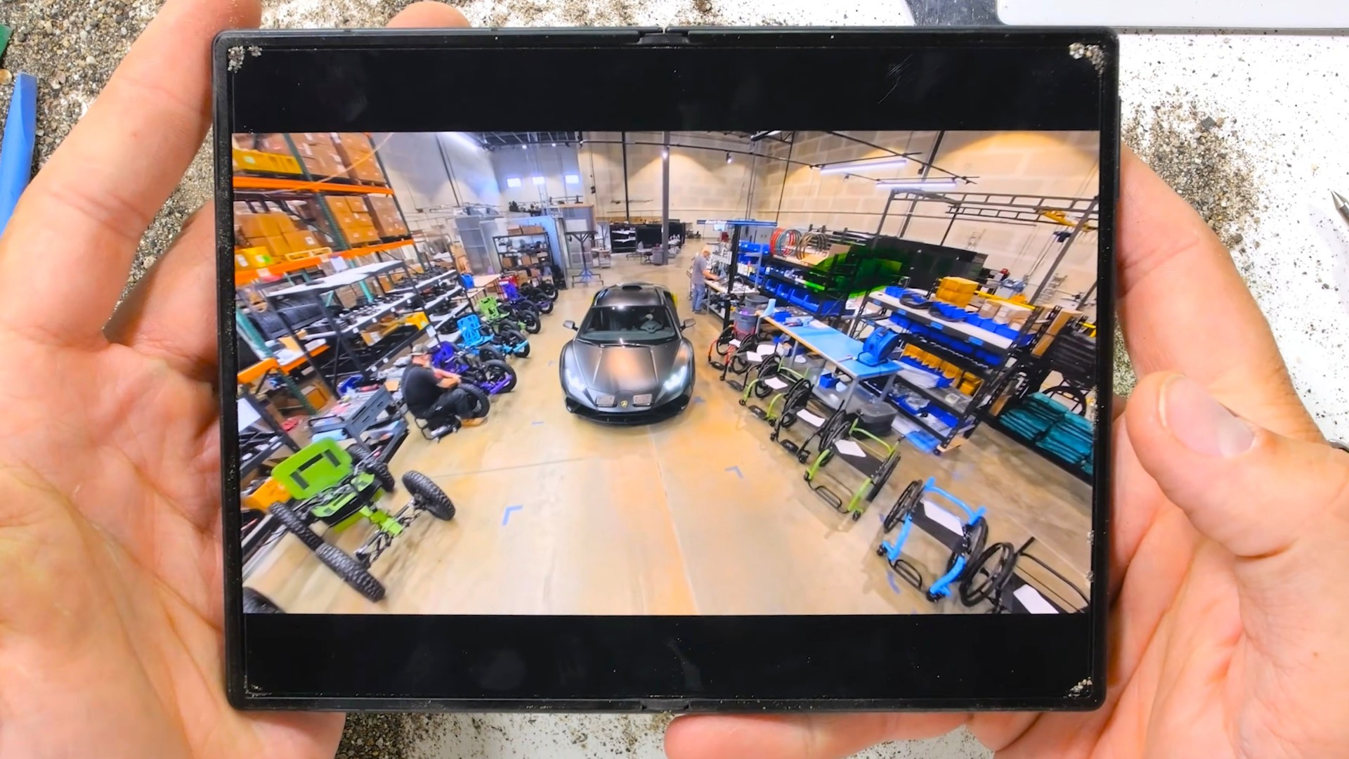 Samsung Galaxy Z Fold 8 smontato pezzo per pezzo: ecco il titanio