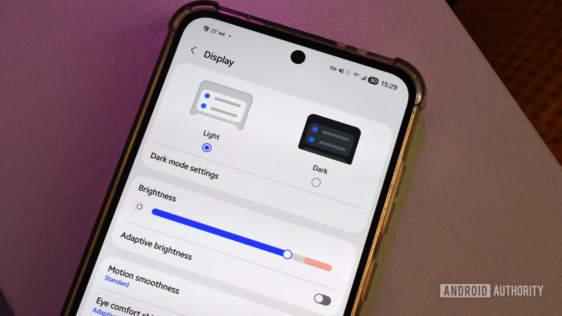 Samsung al lavoro su icone scure per la dark mode